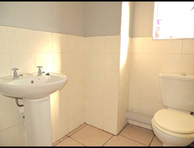 2 BEDROOM APARTMENT FOR SALE IN WILLOWBROOK